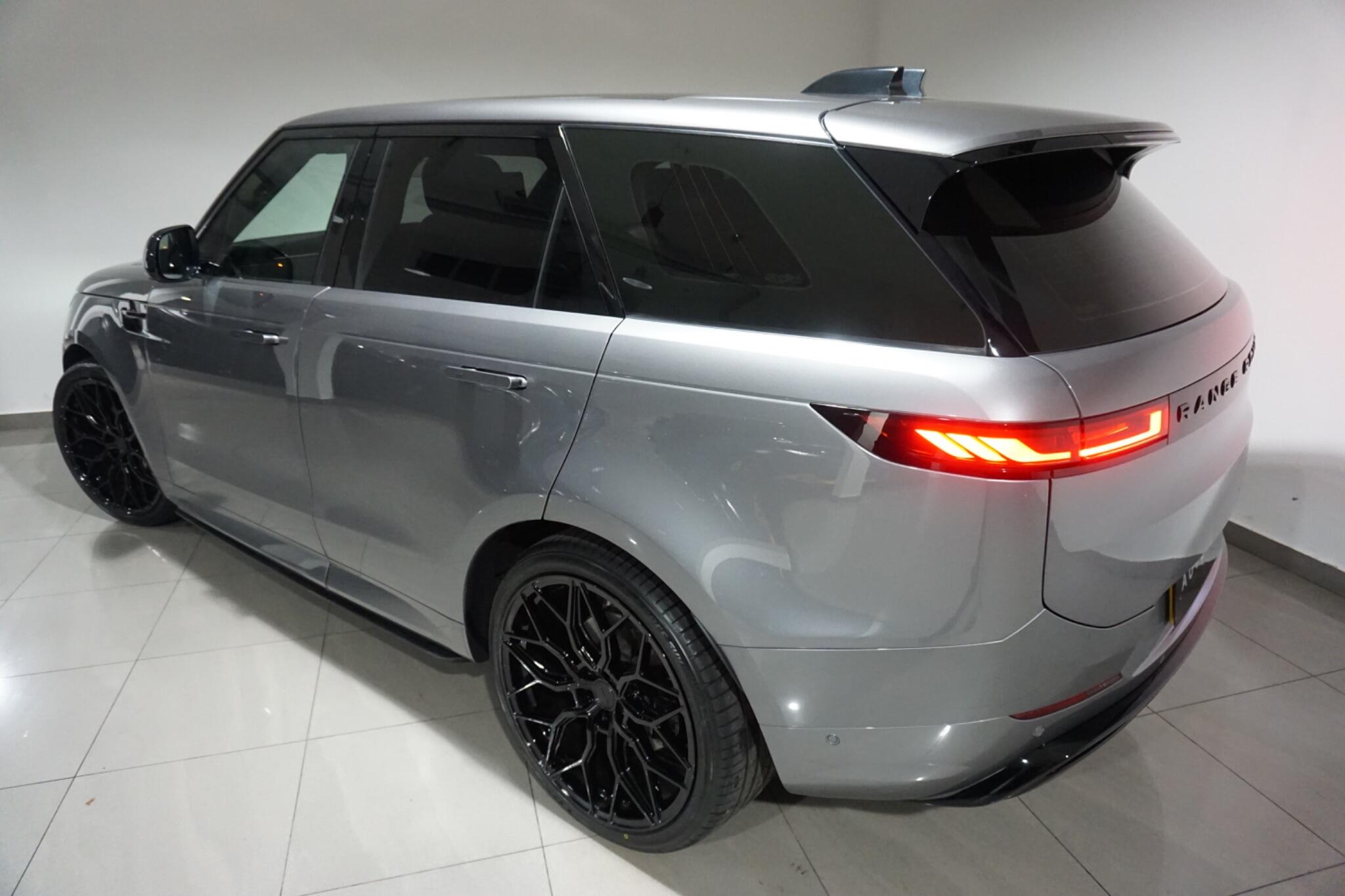 Land Rover Range Rover Sport 3.0 D300 MHEV Dynamic SE SUV 5dr Diesel Auto 4WD Euro 6 (s/s) (300 ps)
